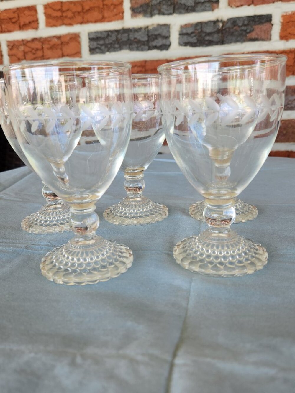 Vintage 1960s MCM Anchor Hocking Bubble Footed Laurel Etched Wine Glasses - 5